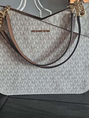 Michael Kors Jet Set Logo Tote Bag